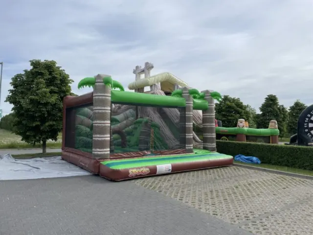 Zamek Dżungla ze zjeżdżalnią